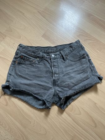 Levis Shorts Gr 28