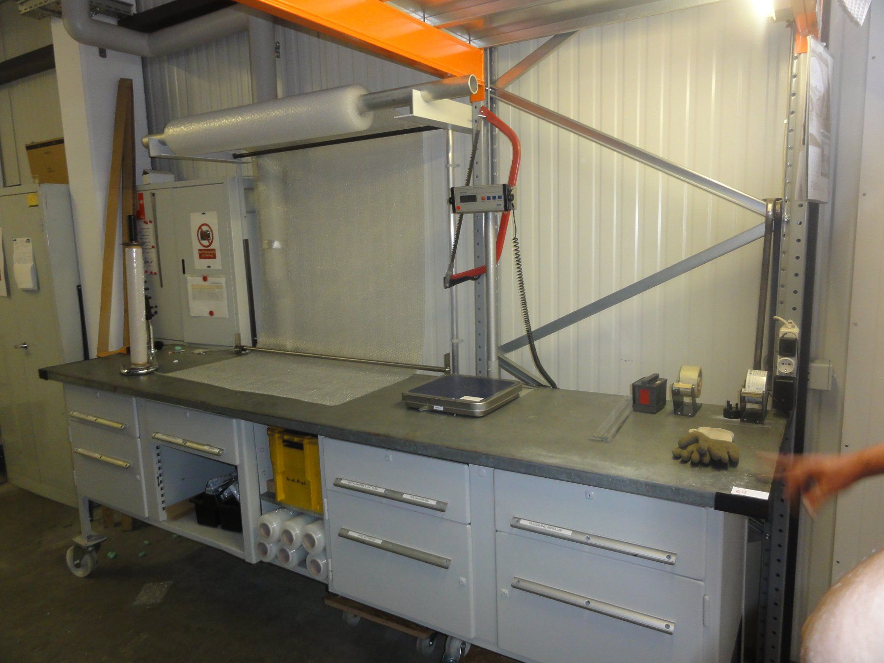 Banchi da lavoro: Packstation mit Rollenhalter, gebraucht – Usato da Gamprin-Bendern venduto da AlexM73