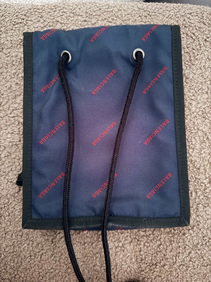 Balenciaga Sacs: Originale Balenciaga Explorer Pouch – D'occasion à Wohlen b. Bern par lor_td57 1
