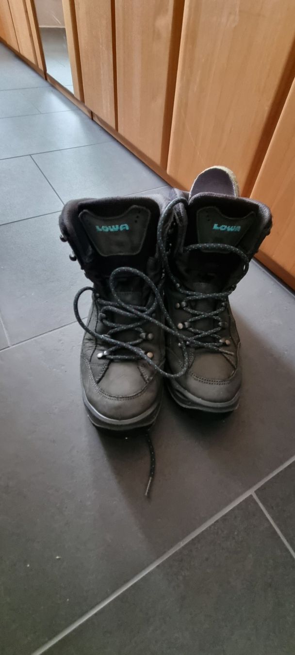 Lowa Herrenschuhe: Wanderschuh LOWA – Gebraucht aus Mädris-Vermol von lillie81