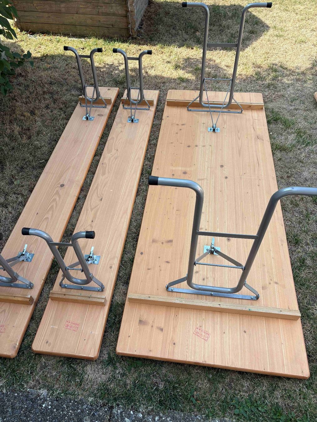 Set de table et chaises: Festbankgarnitur, Holz , mit Rohrgestell – D'occasion à Olten par Daddy54 3