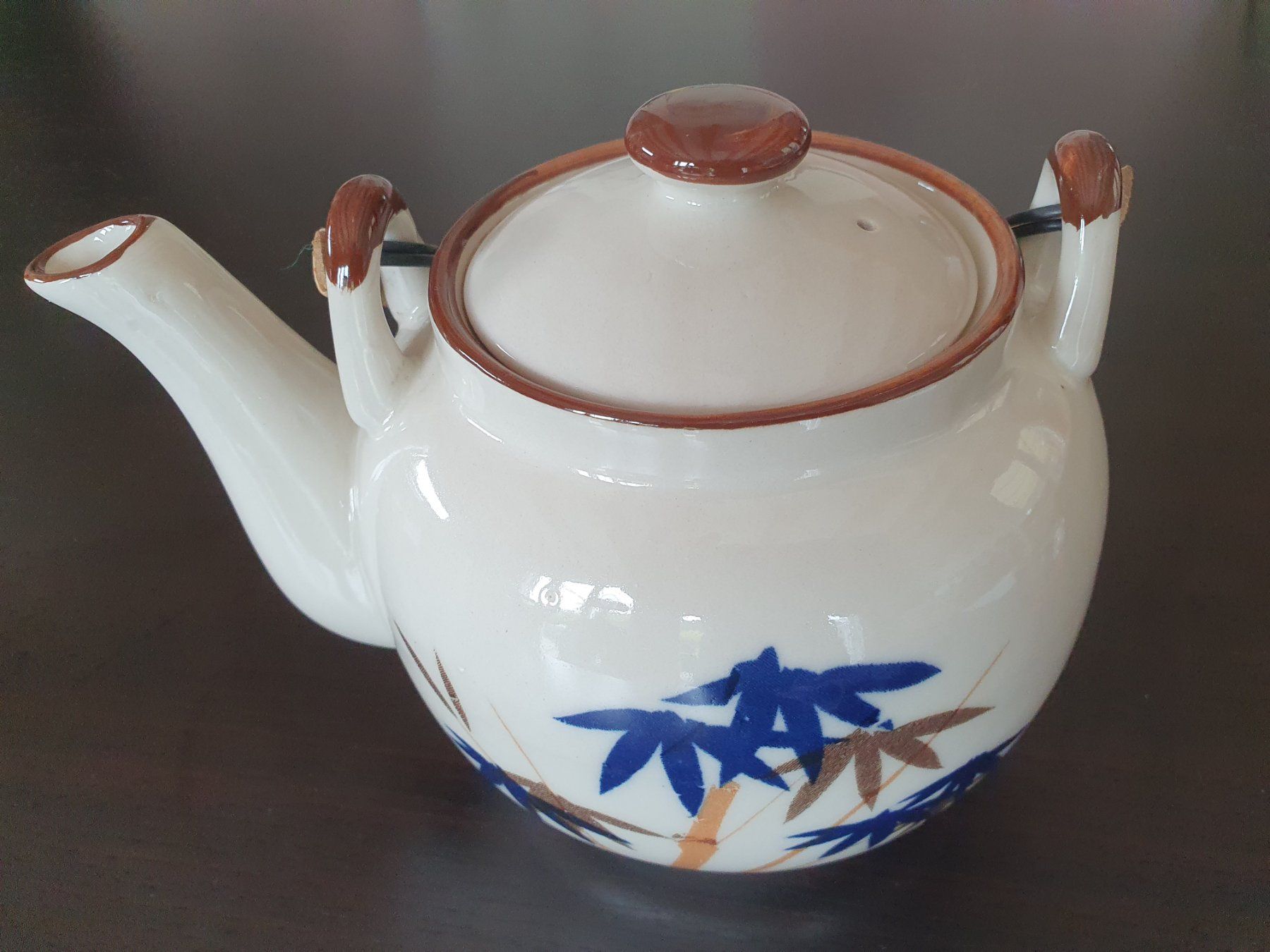 Set di piatti: Tee-Kanne mit 4 Becher – Nuovo (secondo la descrizione) da Cheyres venduto da Lori1968 1