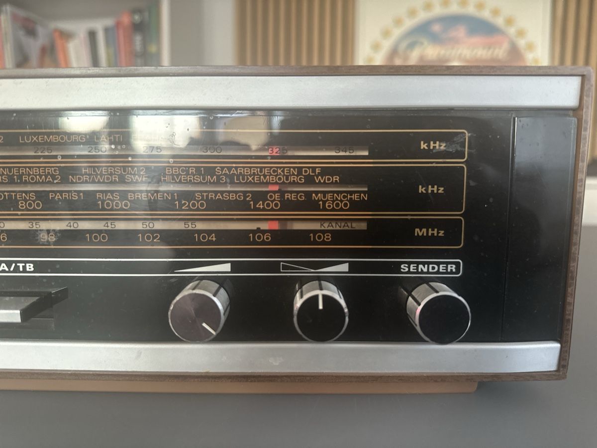 Grundig Radios: Vintage Grundig Radio – Gebraucht aus Erlenbach ZH von Indien8 1