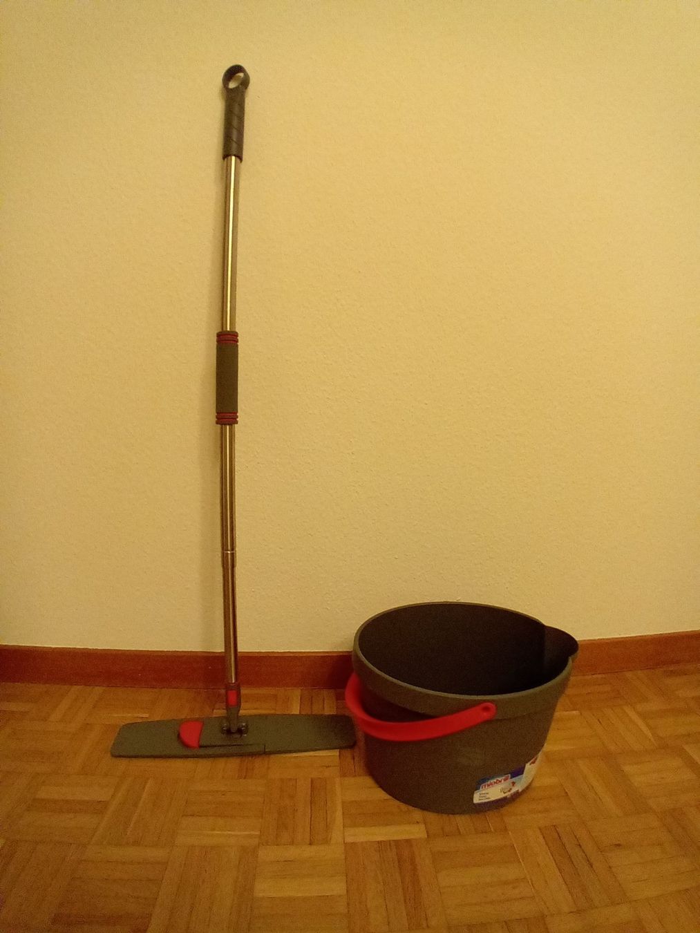Altro per la casa: Miobrill Combi-system: bucket + stick + mop – Usato da Adliswil venduto da sum_s9b