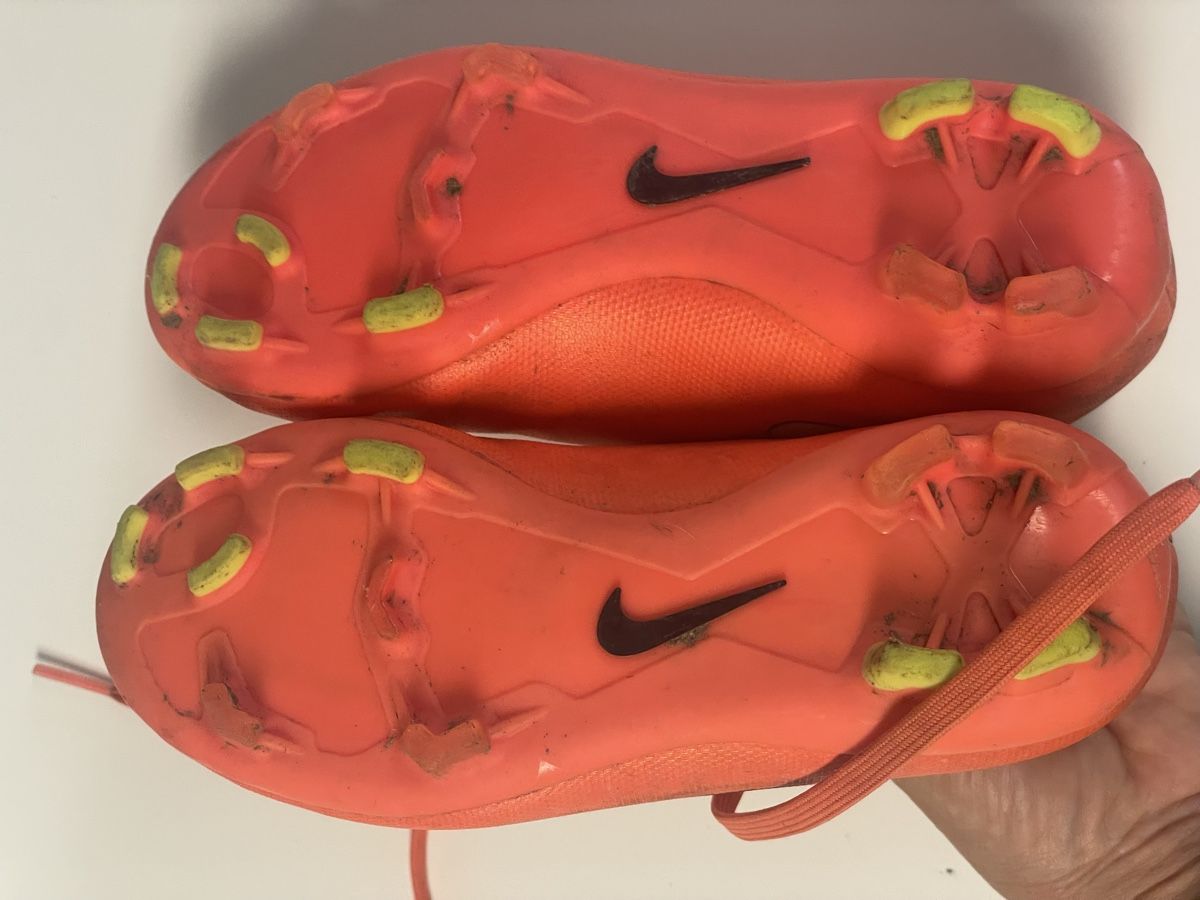 Nike Scarpe da uomo: Fussballschuhe Nike Grösse 28 – Usato da Fribourg venduto da Mymikrakra01 1