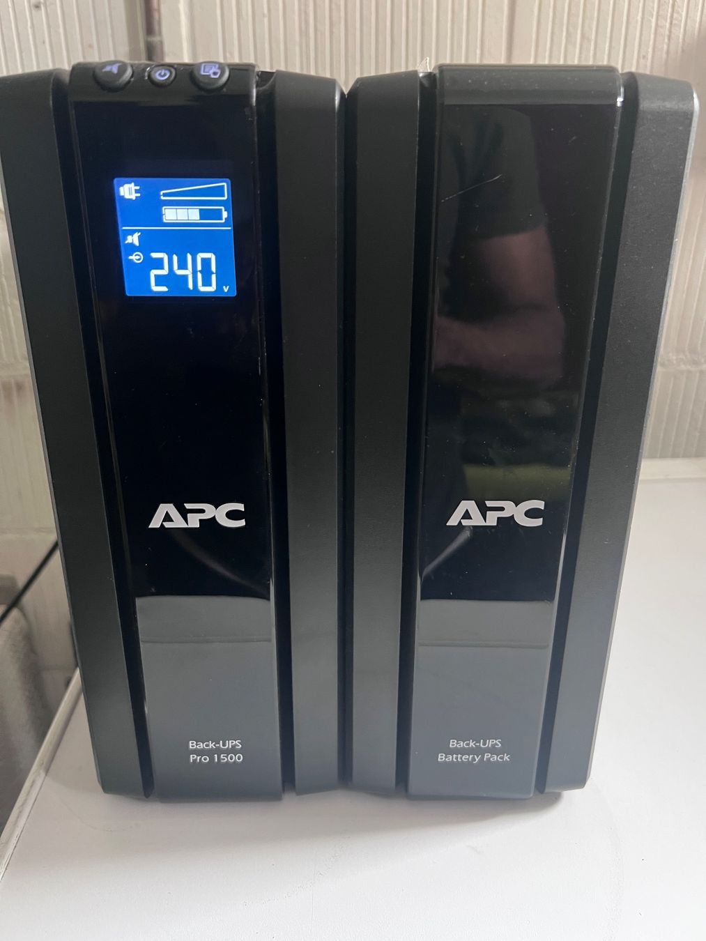 Apc Caricatori & Batterie: APC Back-UPS Pro 1500 VA, 865 W, Line-Interaktiv USV – Usato da Root venduto da Tech-Nick
