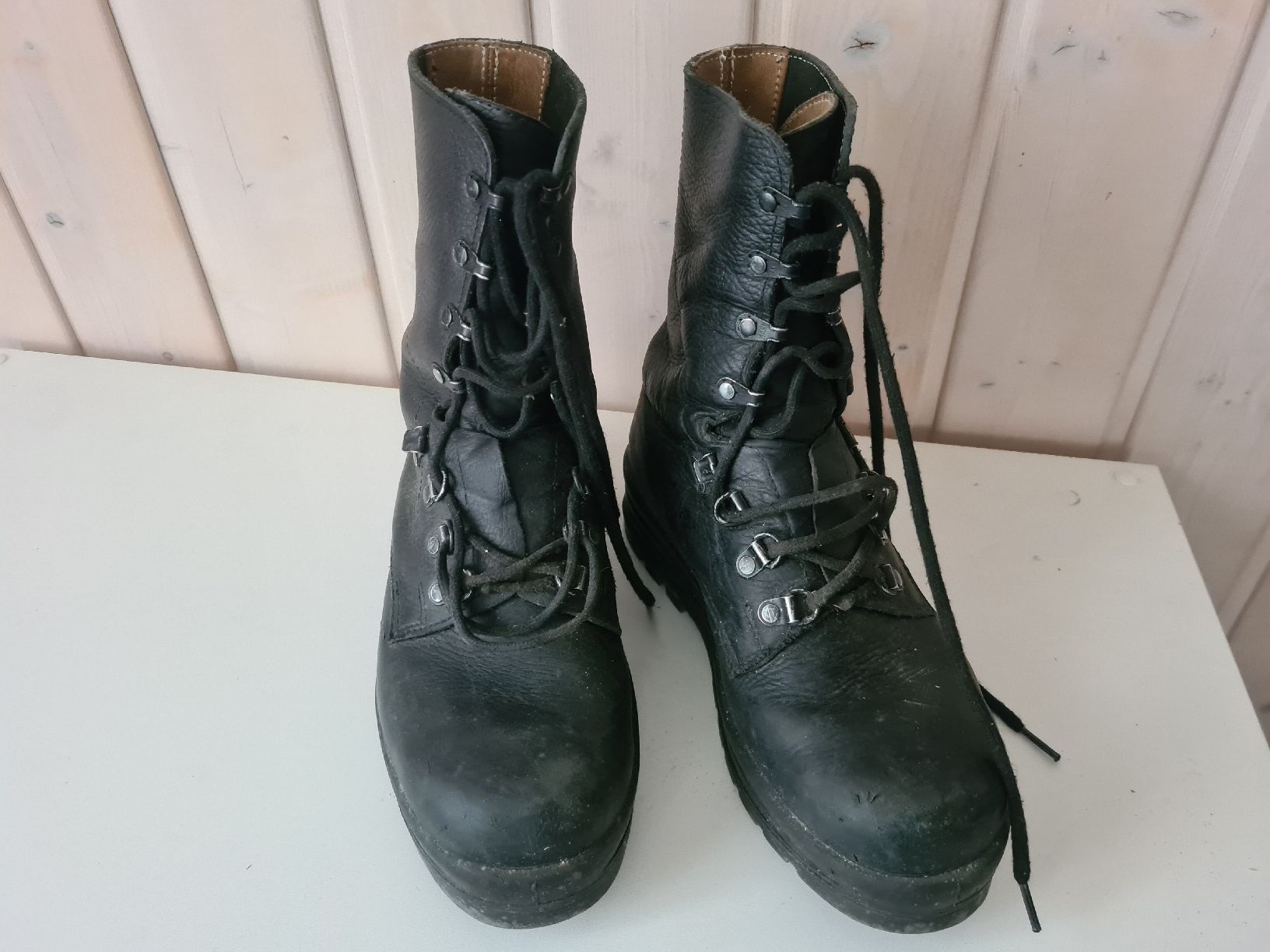 Schweizer Armee Scarpe da uomo: KS 90, Kampfstiefel, Wanderschuhe – Usato da Waldkirch venduto da Hypertenuse