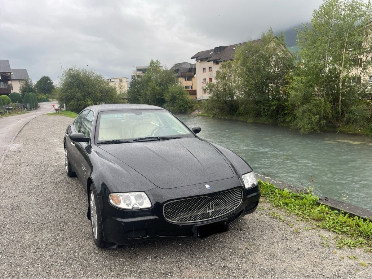 Maserati Automobili: Maserati Quattroporte 4.2 V8 Automatica schwarz/beige – Usato da Ennetbürgen venduto da Mario599 3