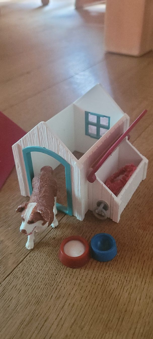 Schleich Giocattoli: Schleich Hundehaus mit Hund – Usato da Mühlrüti venduto da yllen88 1