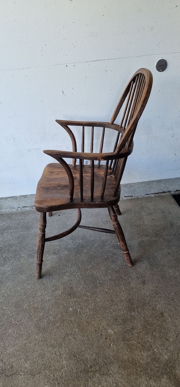 Chaises: Hoop Back Windsor Armlehnstuhl  – D'occasion à Pfäffikon SZ par Brocki-21 2
