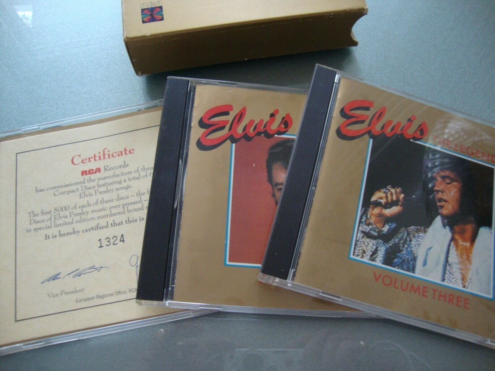 CD: ELVIS THE LEGEND FIRST LIMITED EDITION 3CD SET – Nuovo (secondo la descrizione) da basel venduto da oldtimer77 1