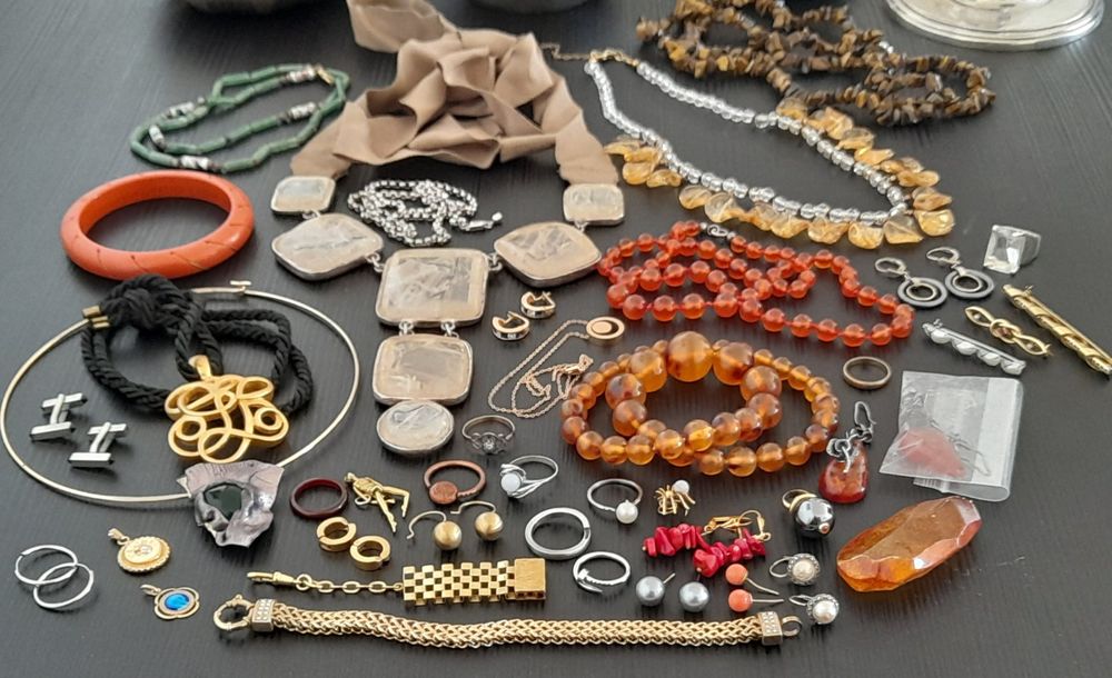 Lot 11000 Bijoux Assortis en Plusieurs Lots - Lots de surplus