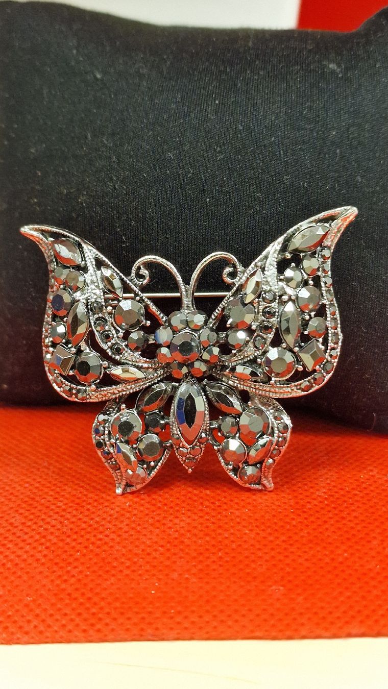 Broches & Aiguilles: Brosche Schmetterling silberfarben mit Steinen  – Neuf (Voir description) à Herisau par Antiques.AR