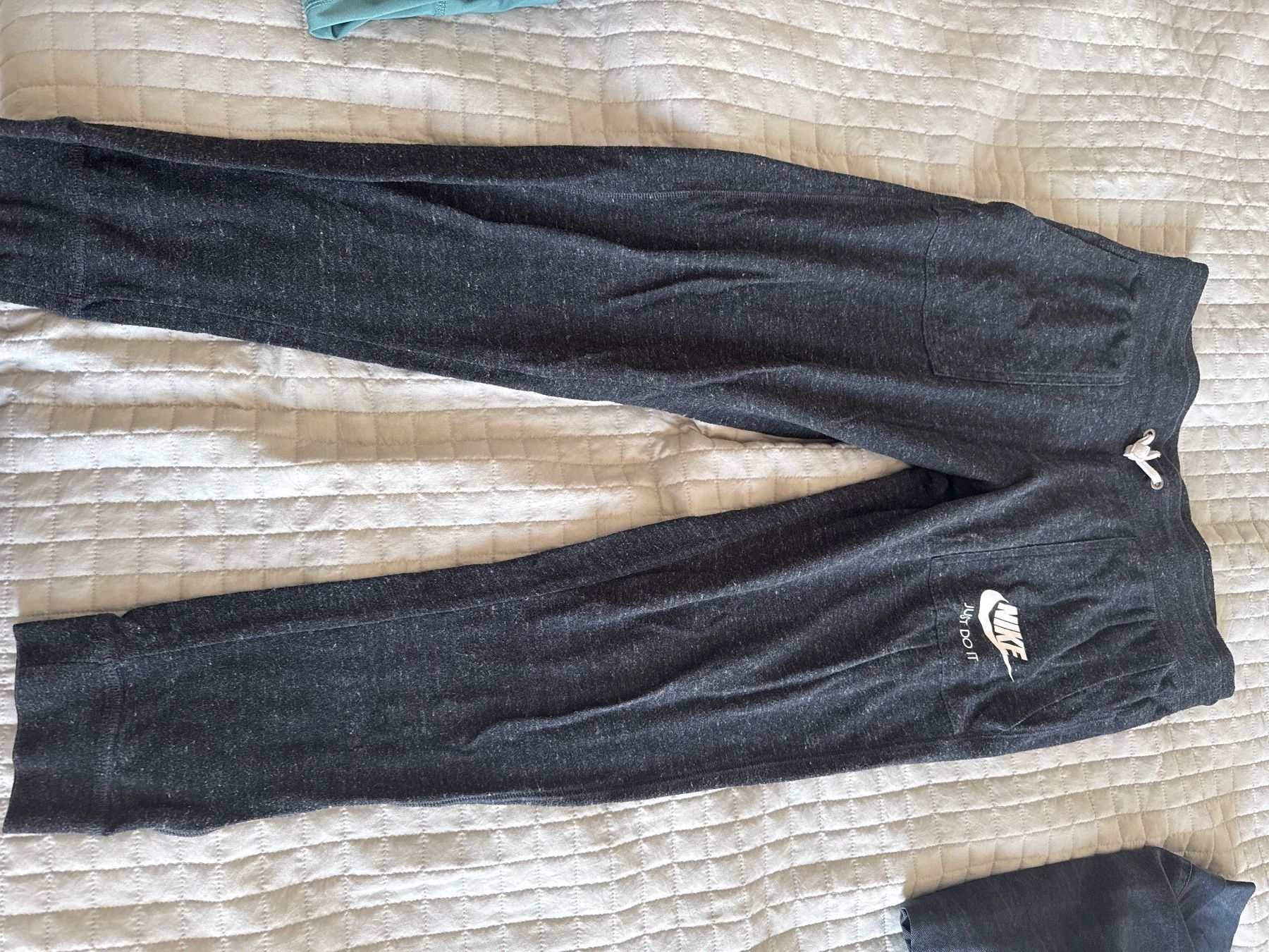 Nike Pantaloni: Jogging Nike m – Usato da Fribourg venduto da ksu_65bh