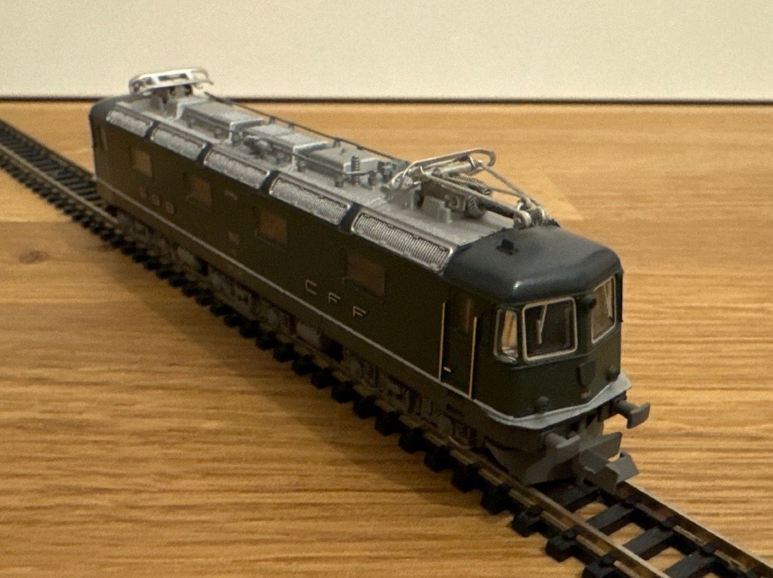 Hobbytrain Modellini di ferrovie: Hobbytrain 1102 Re 6/6 SBB 11645 "Colombier" – Nuovo e nell'imballaggio originale da Schlierbach venduto da Look8 1