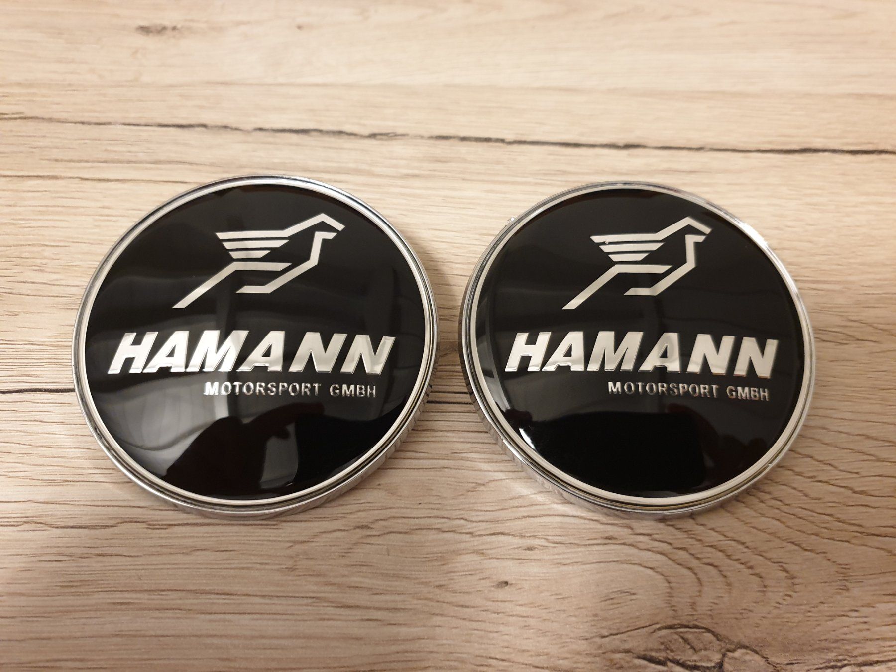 BMW Tutti pezzi di ricambio auto: 2er Set Emblem BMW HAMANN – Nuovo e nell'imballaggio originale da Bellikon venduto da Kekko11 2