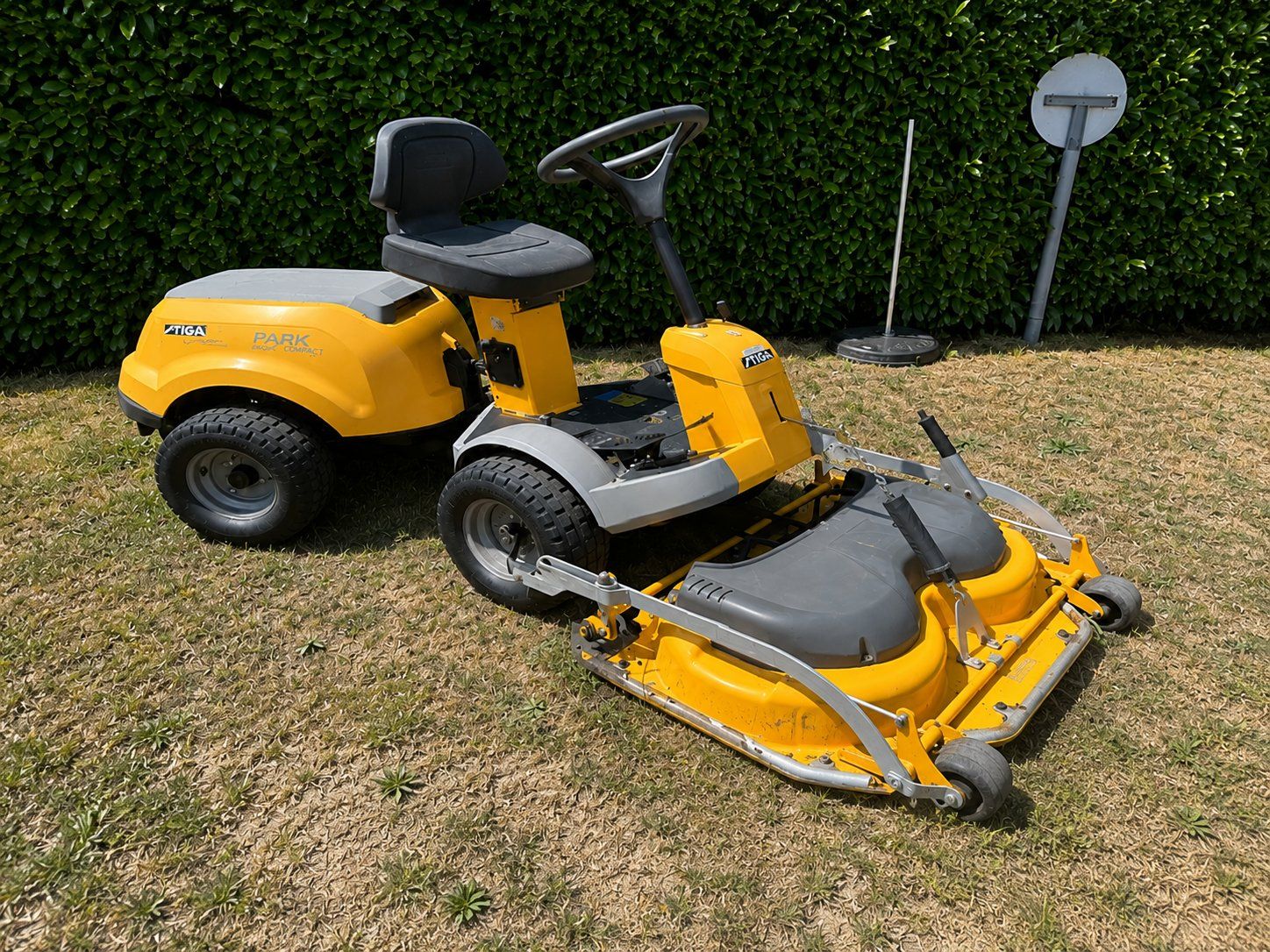 Stiga Tagliaerba: Aufsitzmäher Stiga Park 16 Compact mit Mähwerk – Usato da Gerlafingen venduto da Ernst-Moser-GmbH