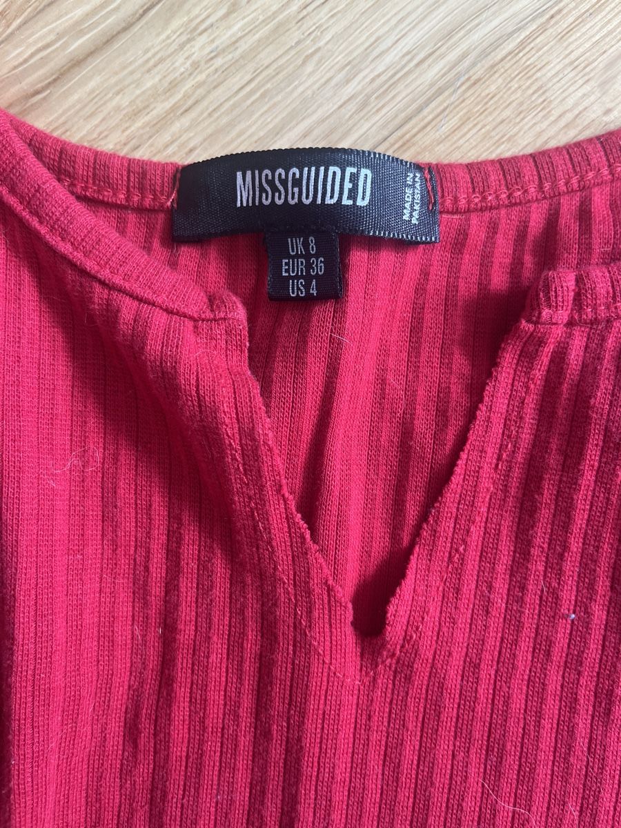 Top: Top rouge MISSGUIDED – Usato da Le Locle venduto da Mayd_h 1