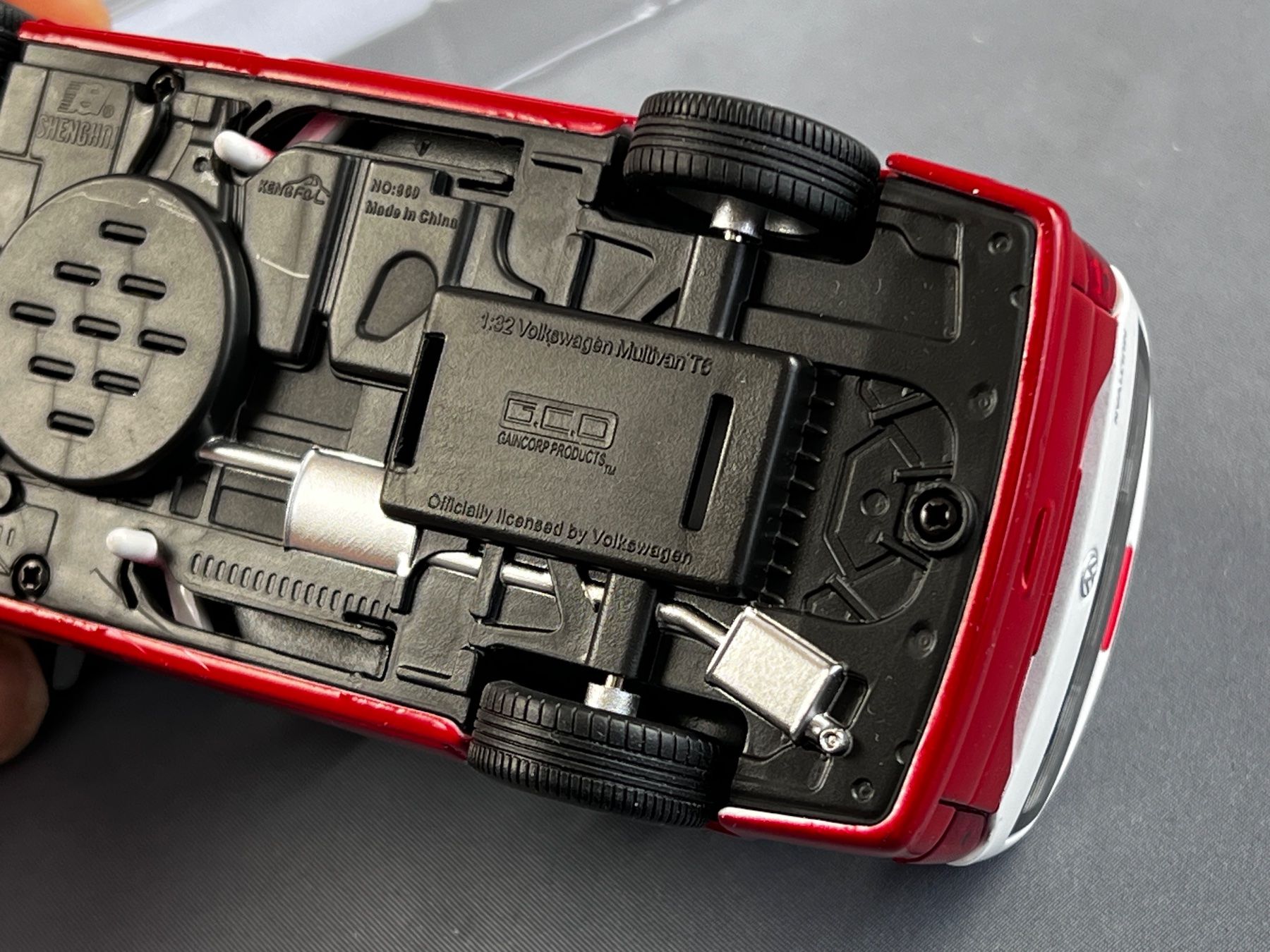 Kit di modellismo & Modellini statici: VW T6 Multivan officially authorized 1:32 model – Nuovo e nell'imballaggio originale da Thônex venduto da lufoto 3