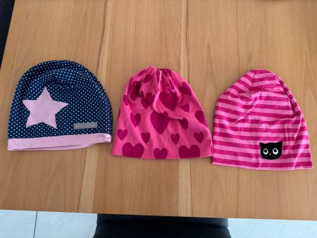 3 Mädchen-Mützen/Beanies Gr. 54/56