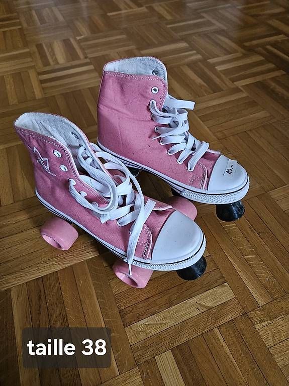Pattini in linea & Pattini a rotelle: Patins à roulettes  – Usato da Yvonand venduto da Hannah24