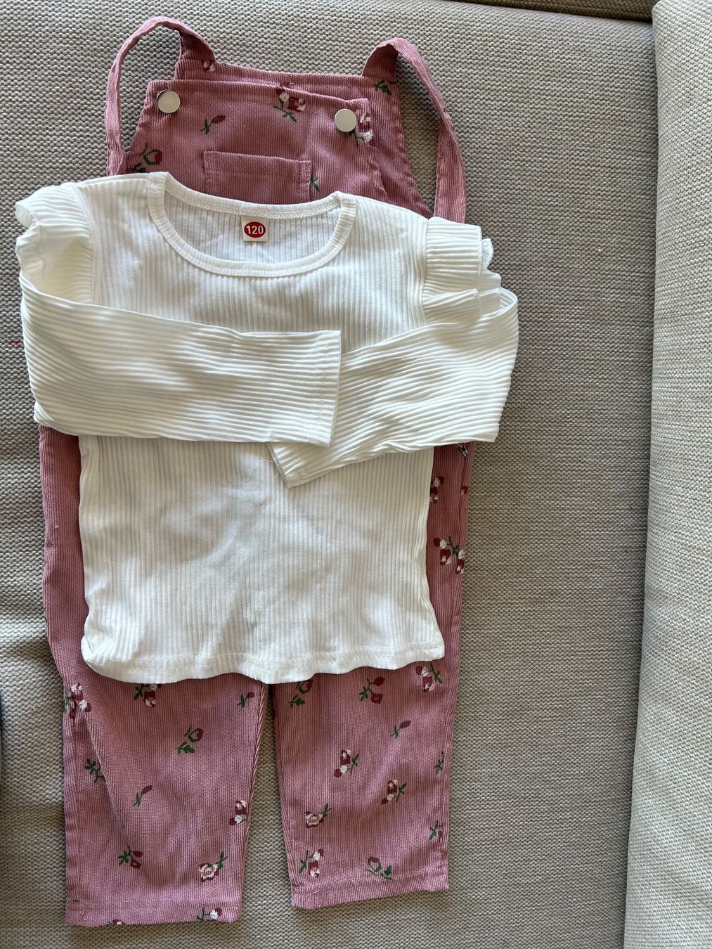 Lotti & Set di vestiti: jumpsuit +shirt size 120 – Nuovo (secondo la descrizione) da Epalinges venduto da kat_lyp6