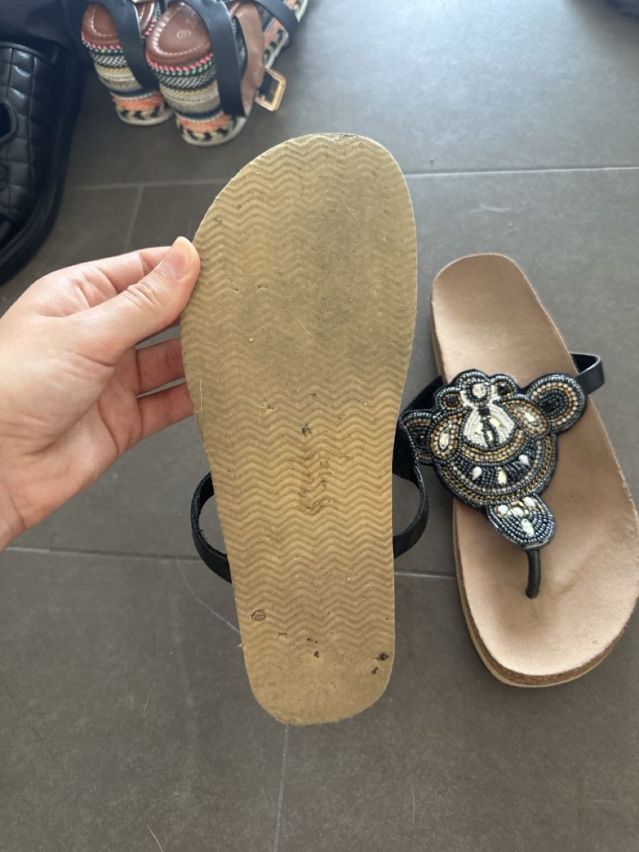 Buffalo Scarpe da donna: Sandalen mit Perlen Grösse 39 gebraucht – Usato da Zug venduto da a.marryl 3