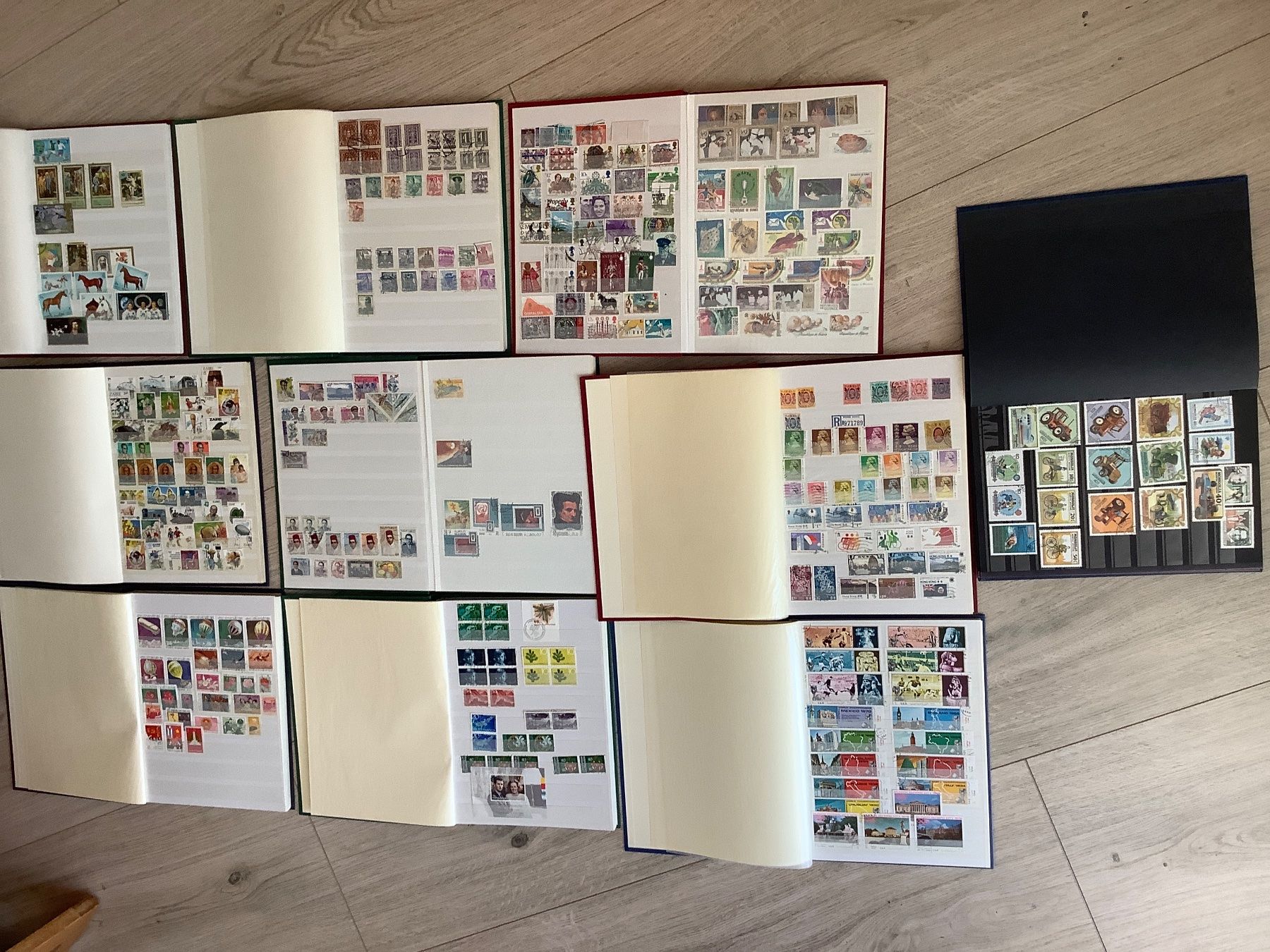 Tous les timbres: Lot Briefmarken 10 Alben weltweit – D'occasion à St. Gallen par herbrig2
