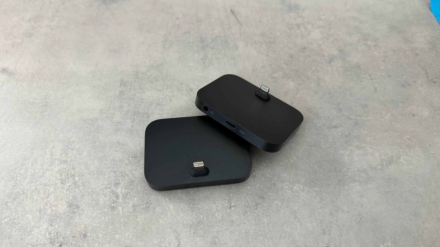 Apple Caricabatterie: iPhone Lightning Dock – Usato da Kaltbrunn venduto da .-.