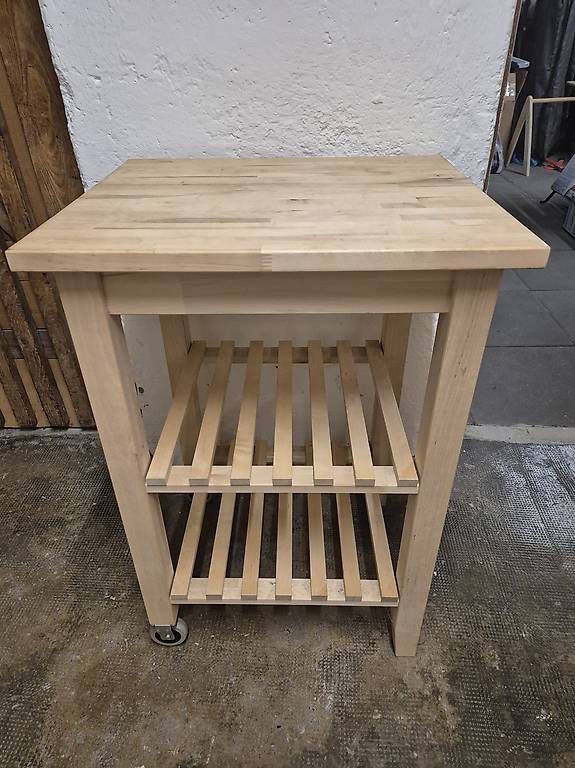 Tables: Kleiner Tisch Beistelltisch – D'occasion à Basel par jul_hr8h