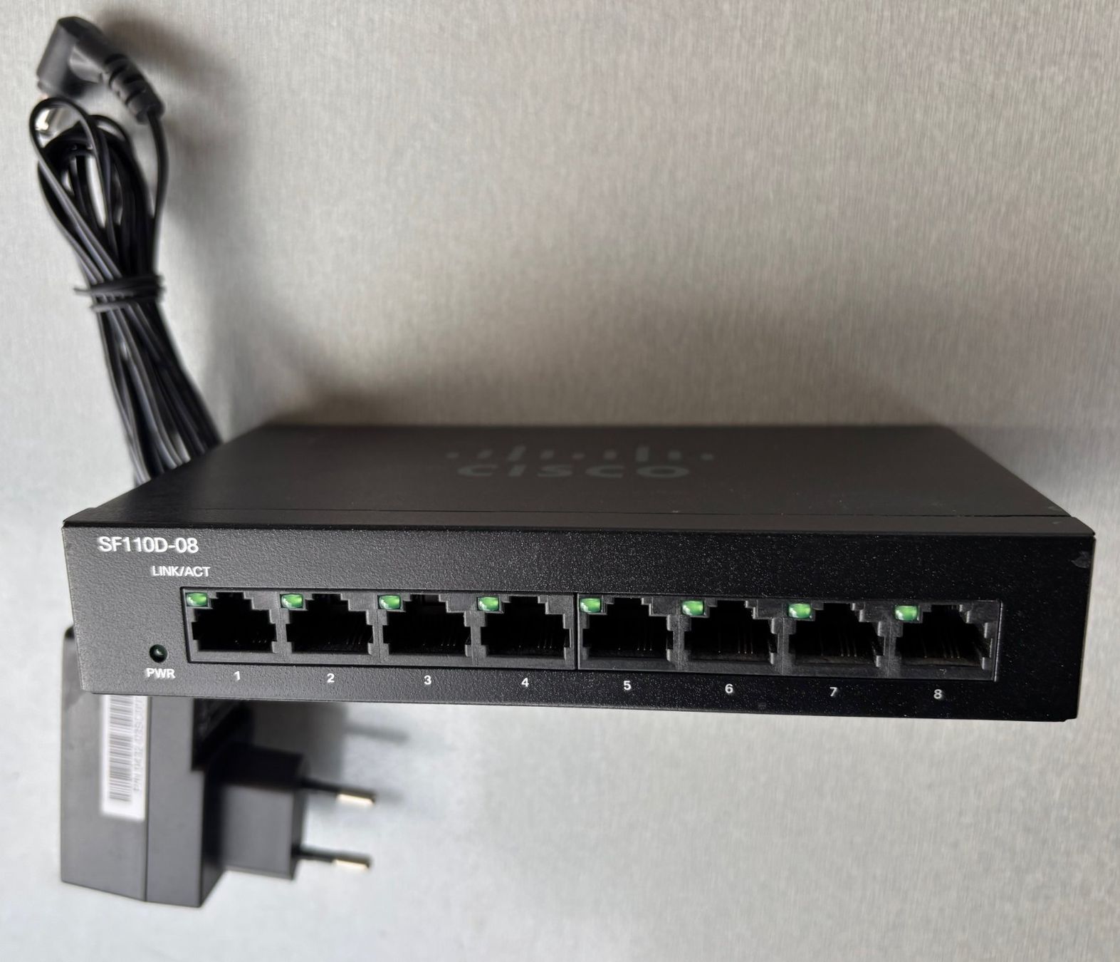 Modem & Router: Cisco Switch SF110D 8 Port 10/100 Desktop Switch – Usato da Bassersdorf venduto da Antaris01