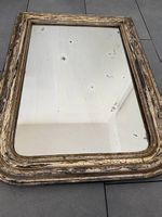 Miroir vintage avec cadre doré, parfait pour décorer!