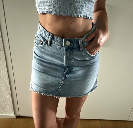 Jupe Rock Zara Jeansrock M 38 denim hellblau fransen Miniroc