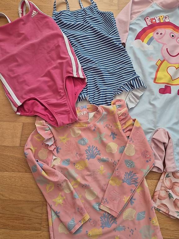 Costumi da bagno & Bikini: Badekleider Badehosen Mädchen 110/116 – Usato da Lenzburg venduto da _barbaraa_ 1