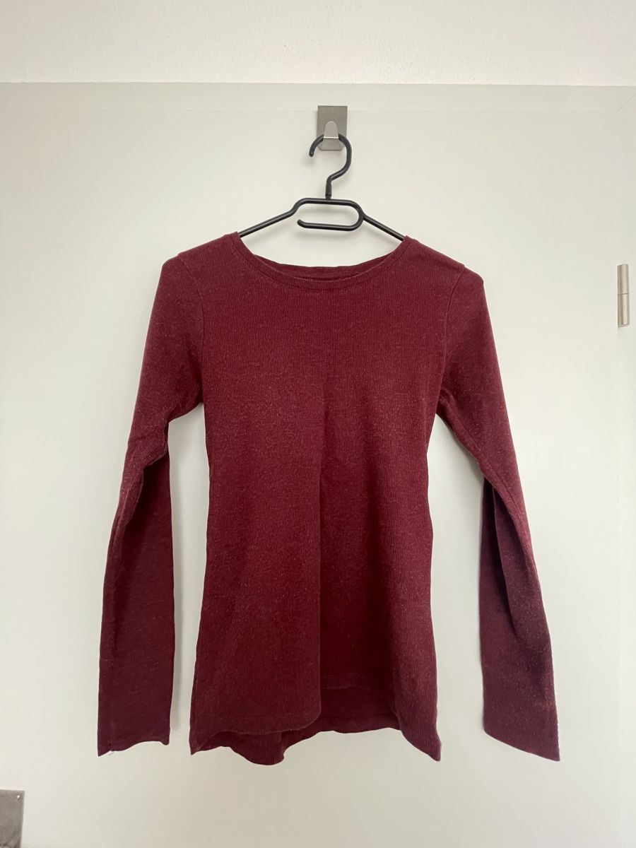 Pullover & Sweatshirts: Burgunderfarbener Pullover – Gebraucht aus Neuenegg von aba_g85b