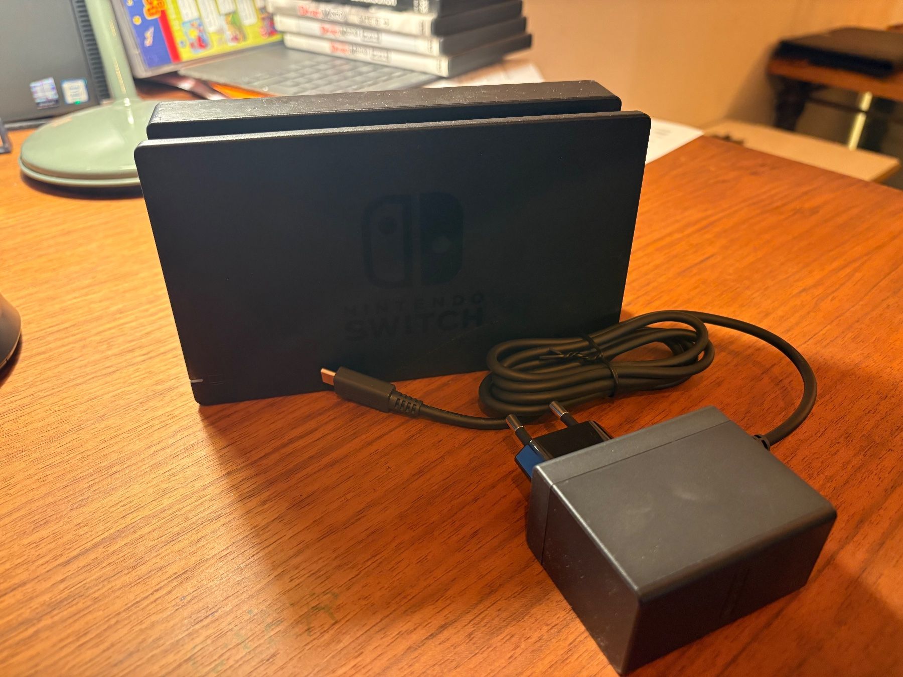 Nintendo Consoles: Nintendo Switch Dock mit Netzteil gebraucht – D'occasion à Ehrendingen par leoman18