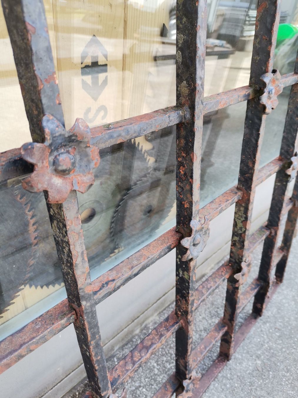 Porte: Altes Gartentor, Antikes Gartentor, Geschmiedetes Gartentor – Usato da Wiedlisbach venduto da materialkreislauf 2