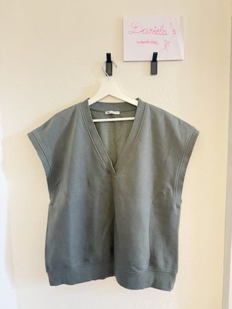 Zara Sleeveless Sweatshirt Green V-Neck Size M