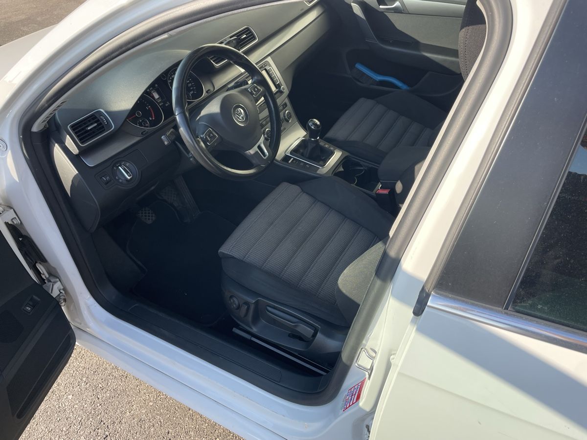 VW Autos: Passat Variant 2.0 TDI 2014 – Gebraucht aus uetendorf von Stahr 4