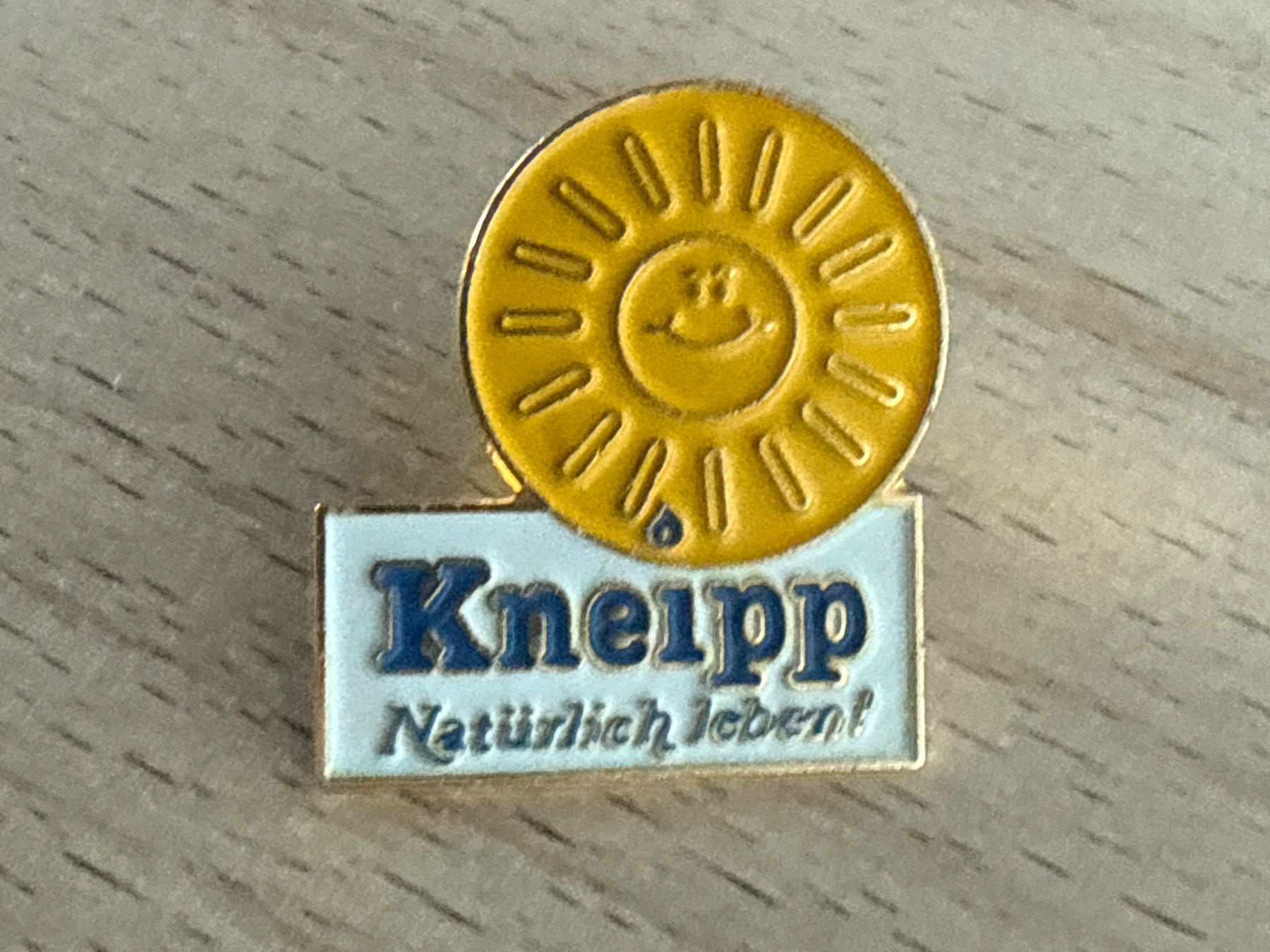 Plaketten & Abzeichen: Pin Kneipp  Naturlich Leben – Gebraucht aus Glattbrugg von Schweigmatt