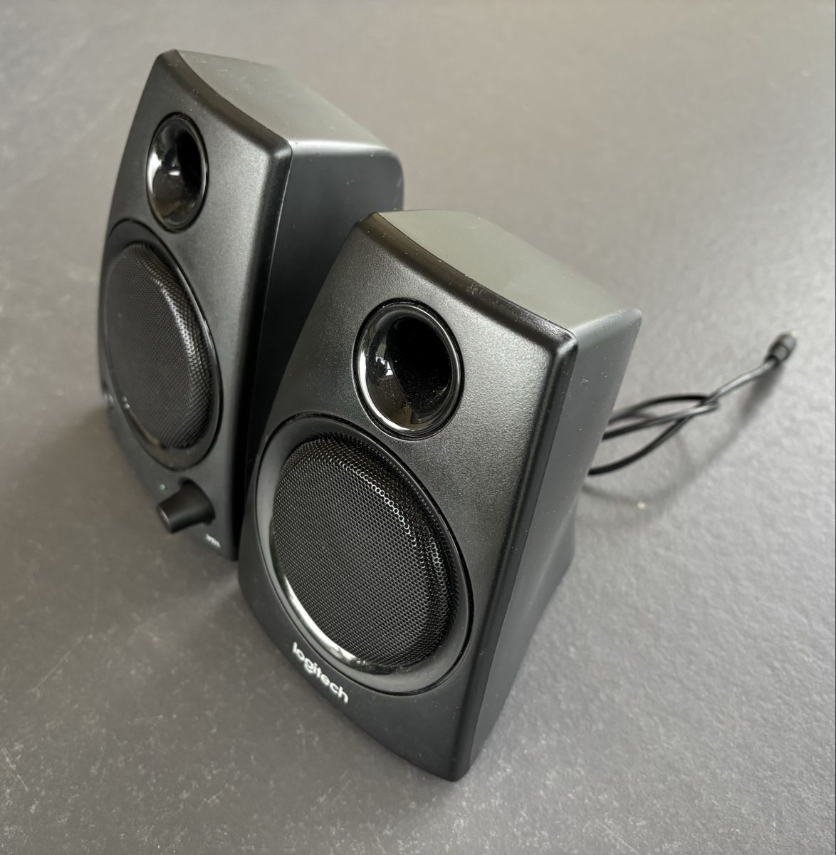 Logitech Haut-parleurs: PC Lautsprecher Paar Logitech Z130, mit Netzkabel – D'occasion à Rothrist par Dluna1 3