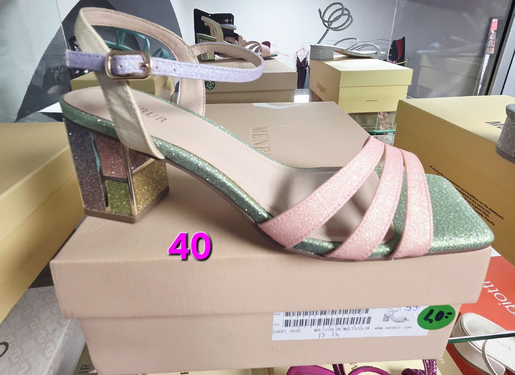 Chaussures femmes: ESAURITE – Neuf avec emballage d'origine à Arbedo par mis_d6lr