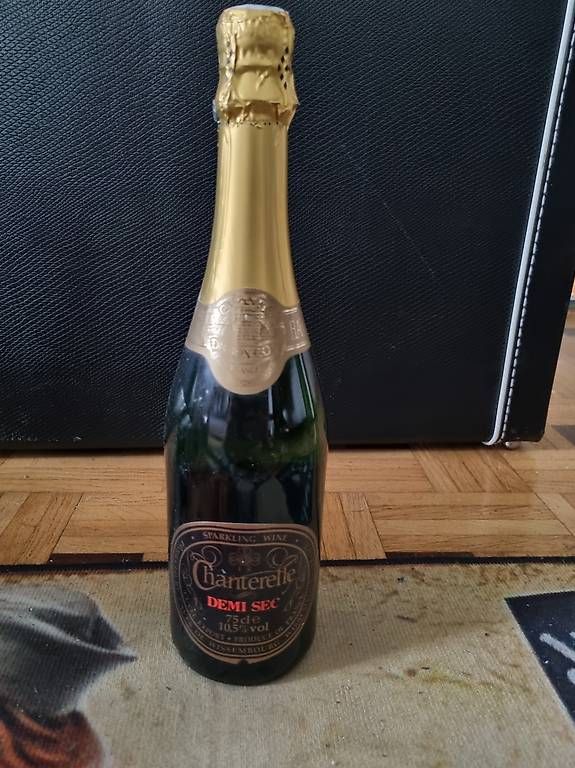 Vino: Chânterelle Sparkling Wine Demi Sec – Usato da Winterthur venduto da fab_xwh7