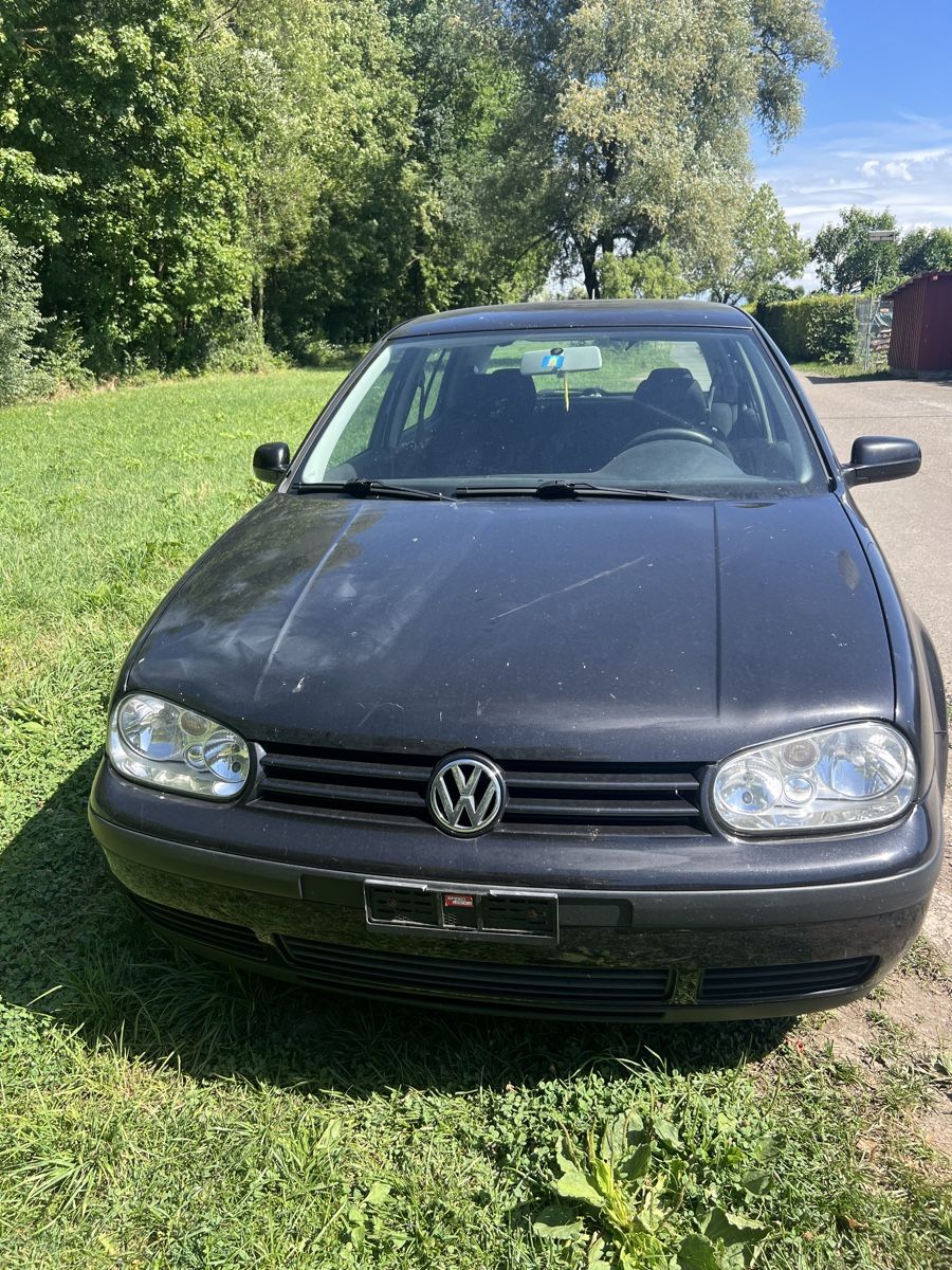 VW Automobili: VW Golf 4 1.6  – Usato da Rümlang venduto da rue_flohmi
