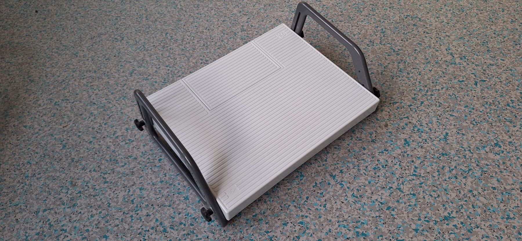 Hocker: Fussstütze WEDO Relax – Gebraucht aus Olten von Deeplight