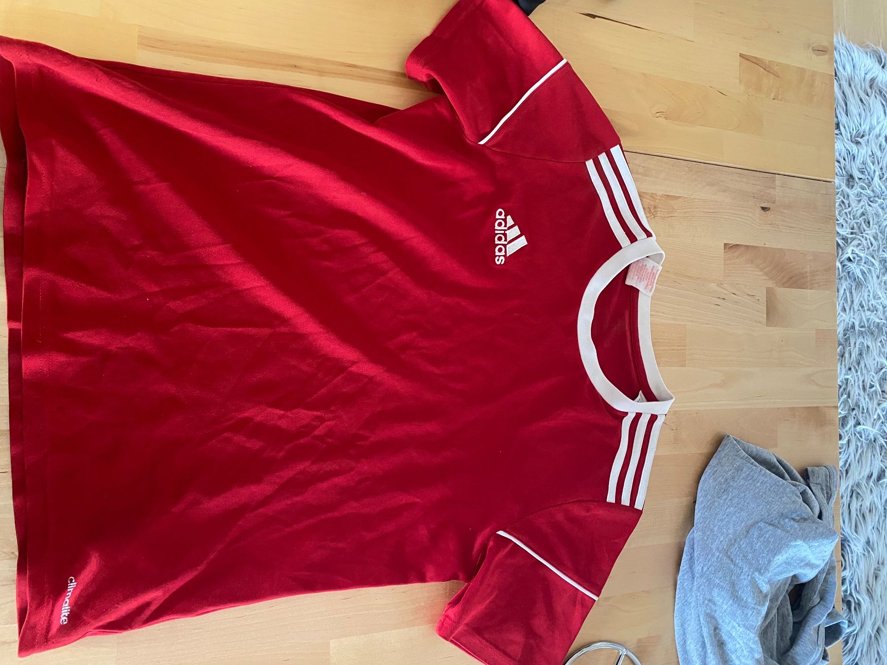 T-shirt: Adidas T-Shirt, rot – Usato da Münsingen venduto da lyf_j8ng