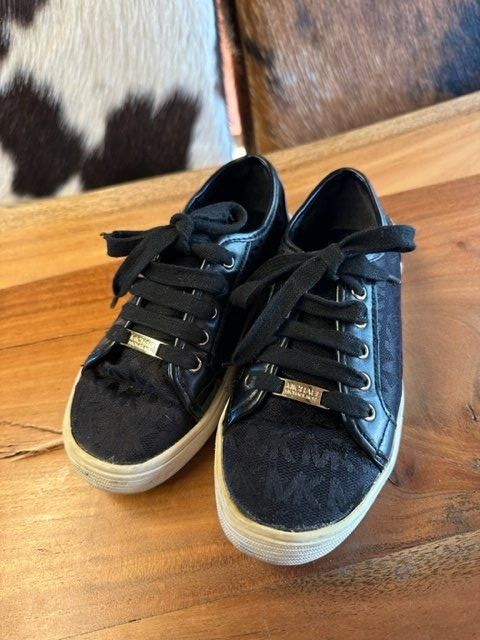 Michael Kors Scarpe per ragazzi: Michael Kors Sneakers 31 – Usato da Lömmenschwil venduto da classico01