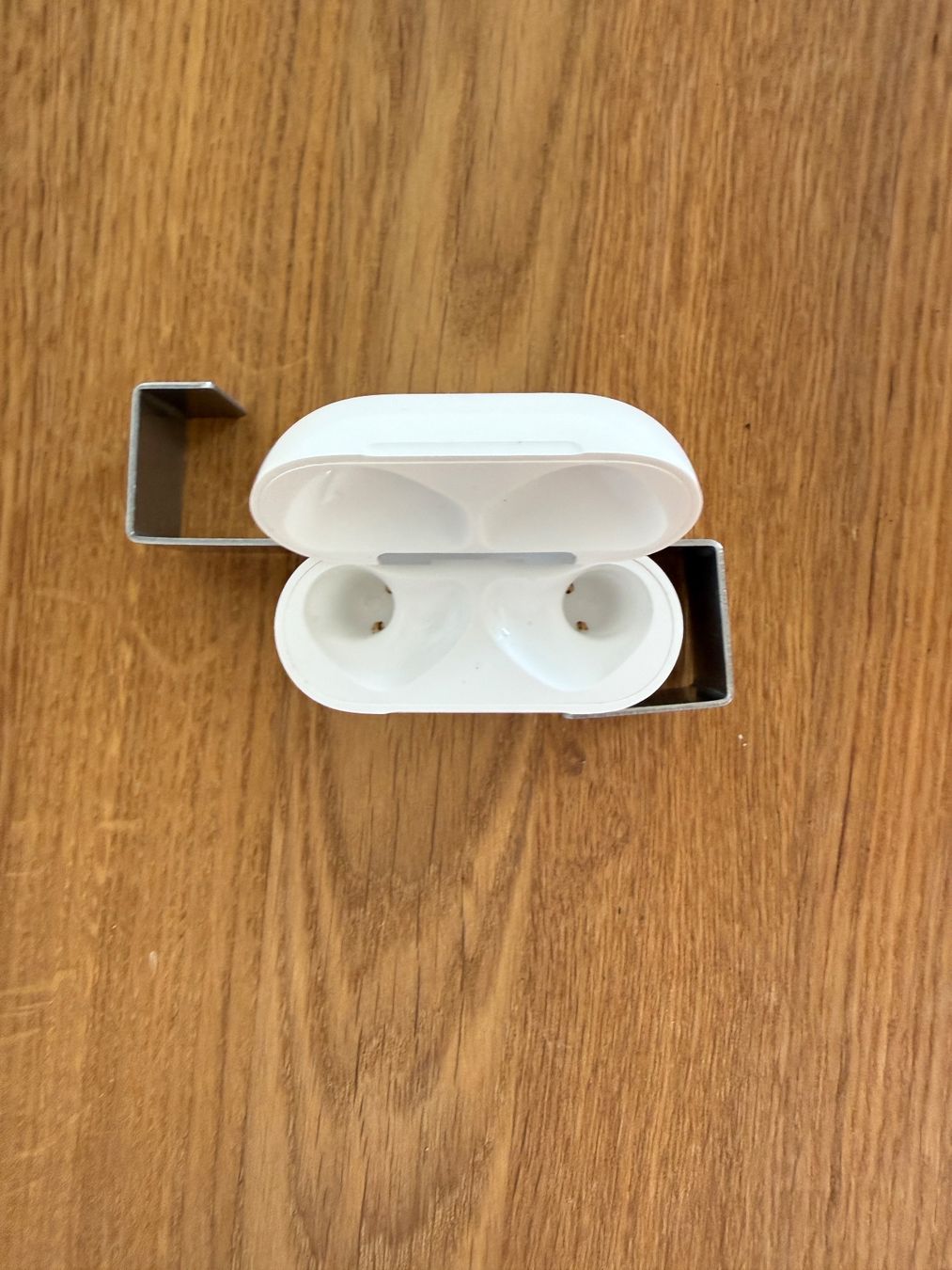 Apple Cuffie: APPLE AirPods 4 Charging Case ANC – Usato da Lausanne venduto da Nine1982 1