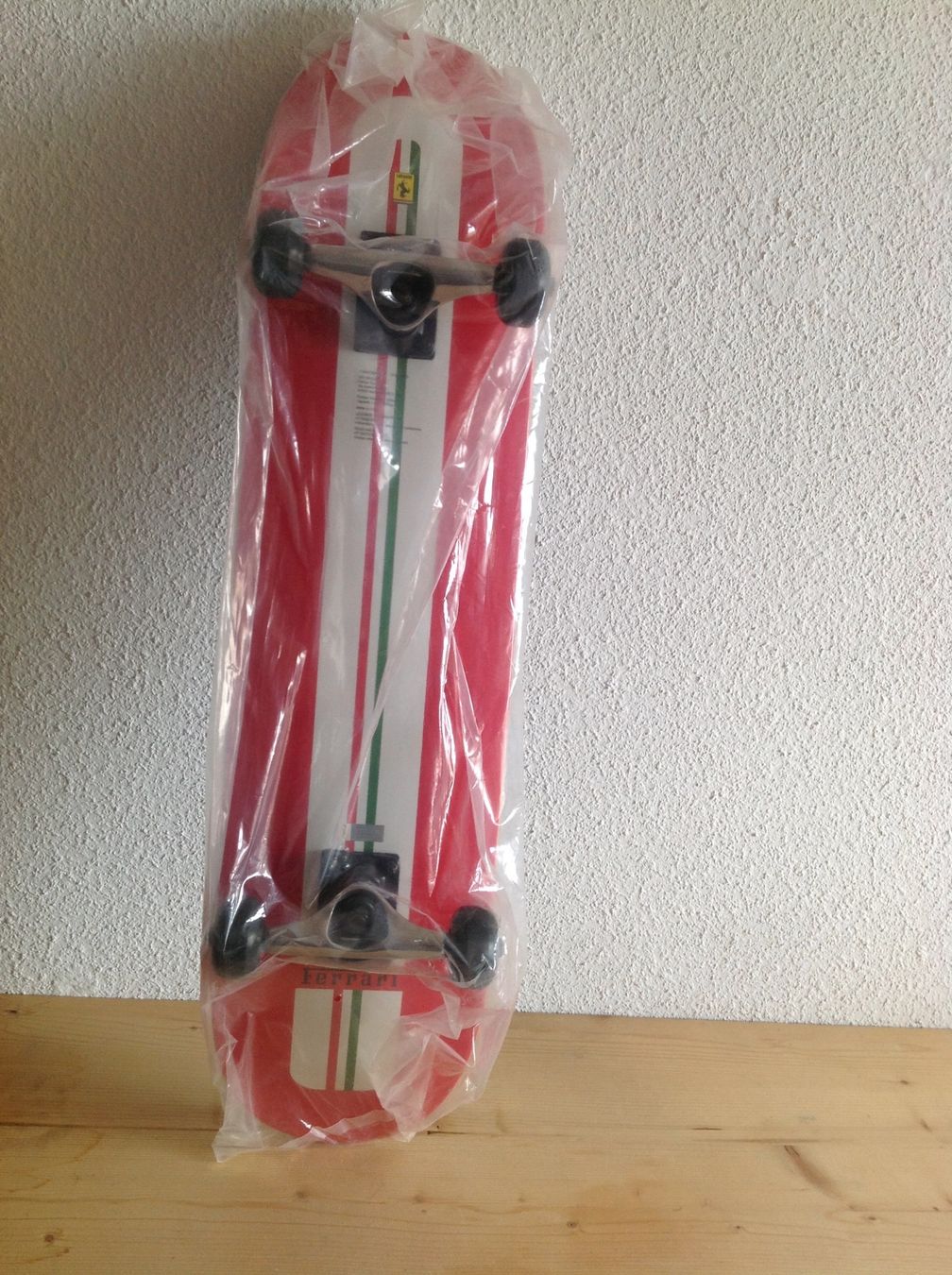 Skateboards: FERRARI SKATE NEUF – Nuovo e nell'imballaggio originale da Morgins venduto da lio_fgf5