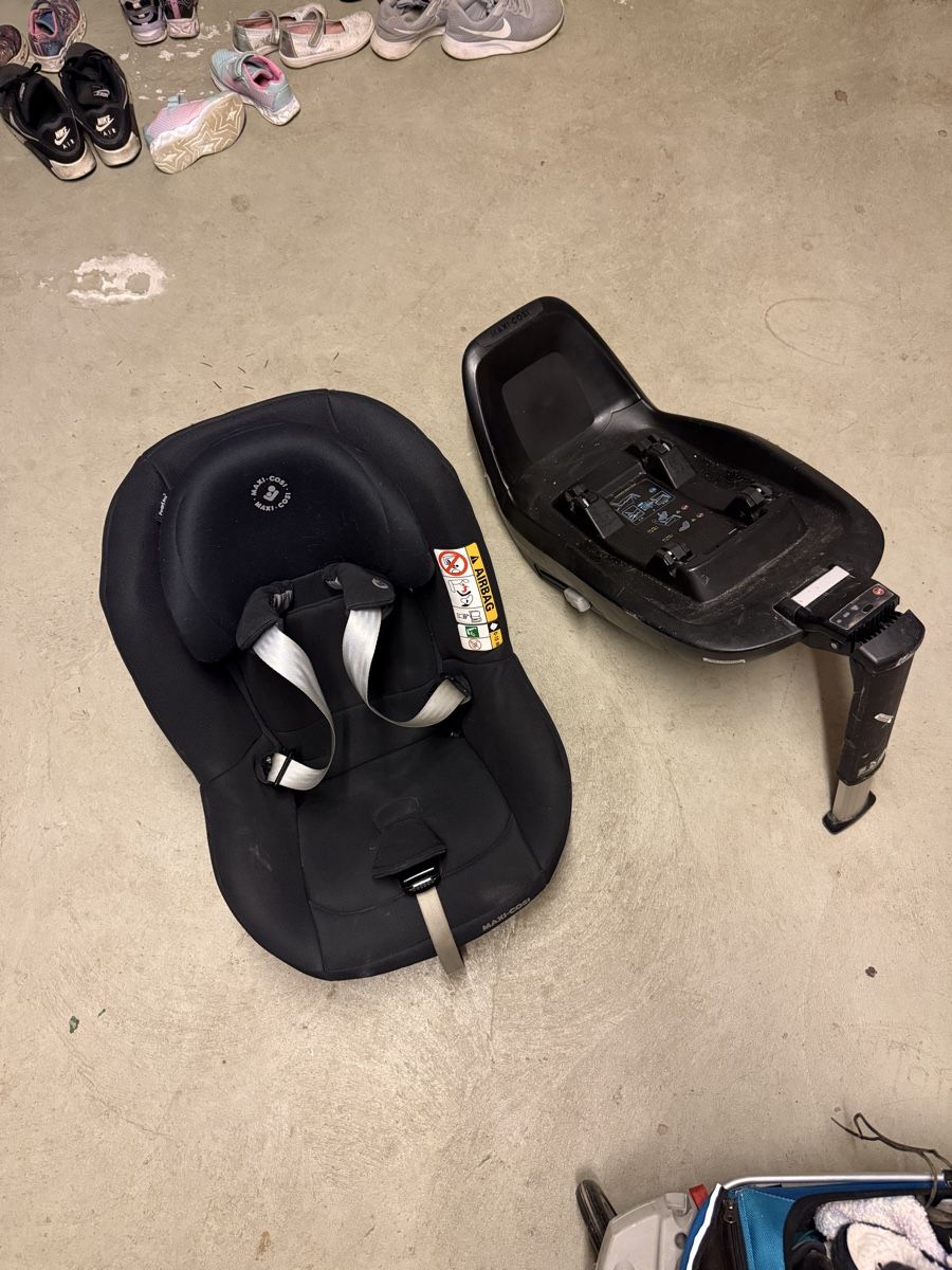 Maxi-Cosi Seggiolini per auto: Maxi Cosi Babyschale mit Isofix Station – Usato da Itingen venduto da JetnorH